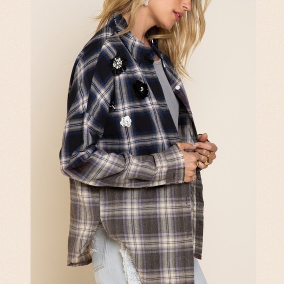 Casual + Chic Plaid Gradient Woven Top - Picture 2 of 9